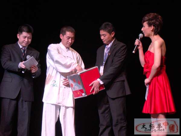 温州陈卫生太极拳馆参加河南商会周年庆典 - 拳