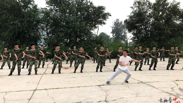 陈天庆带领北京石景山武警支队助力百城千万人太极拳展演活动