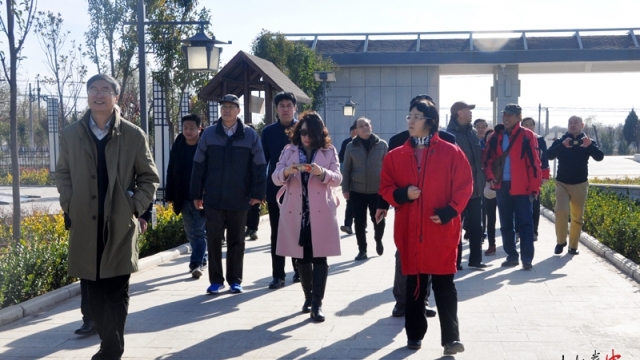 国家老干部局及部分部委退休老干部应温县君昊光伏发电有限公司董事长原红军邀请再次莅临温县参观考察