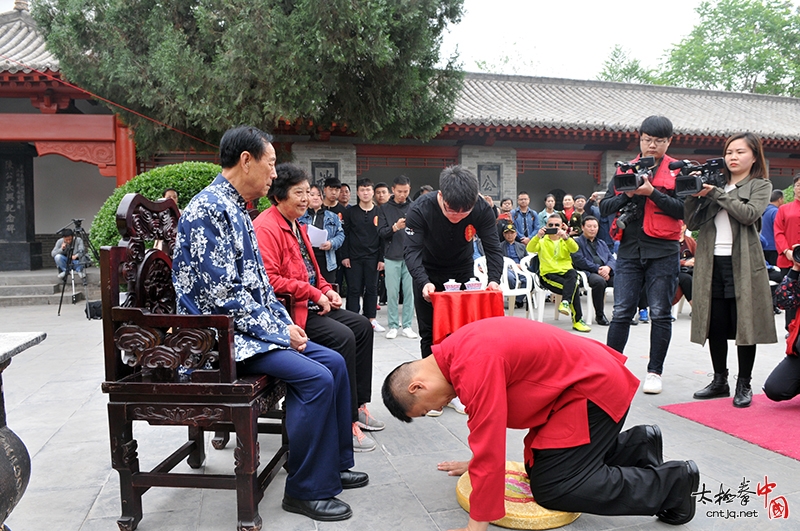 习武不辍四十载 天道酬勤育英才——太极名家王竟成开山收徒