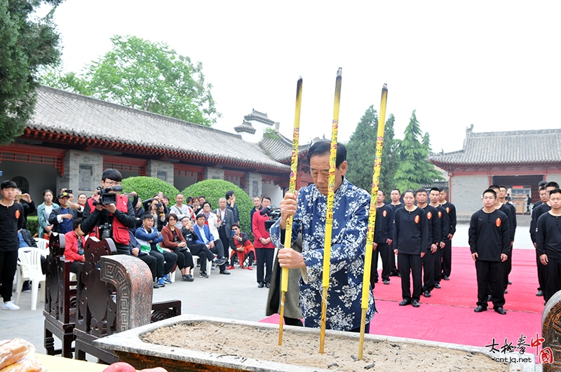 习武不辍四十载 天道酬勤育英才——太极名家王竟成开山收徒