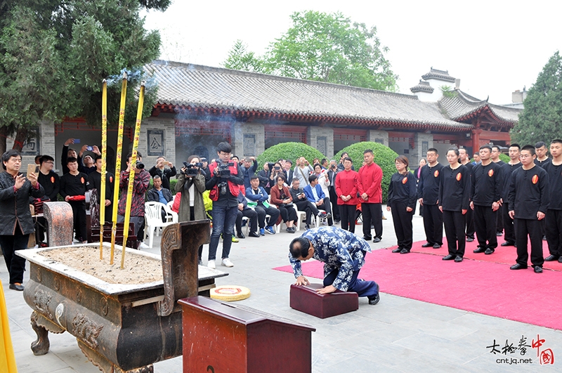 习武不辍四十载 天道酬勤育英才——太极名家王竟成开山收徒