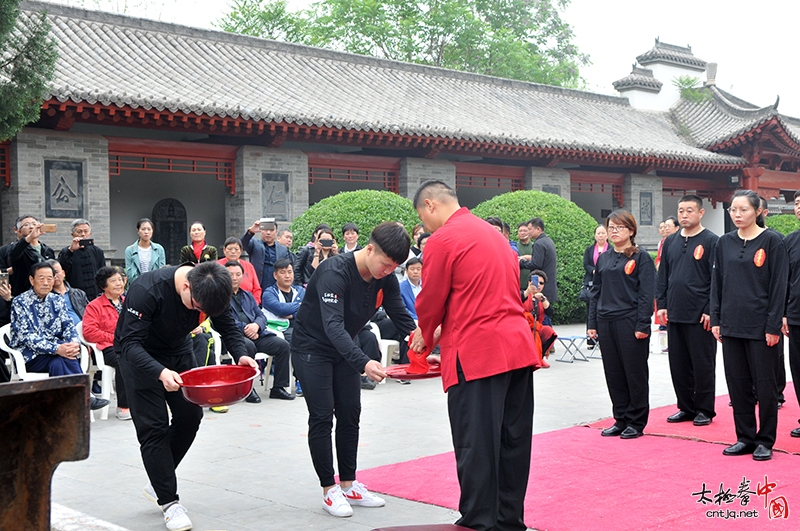 习武不辍四十载 天道酬勤育英才——太极名家王竟成开山收徒