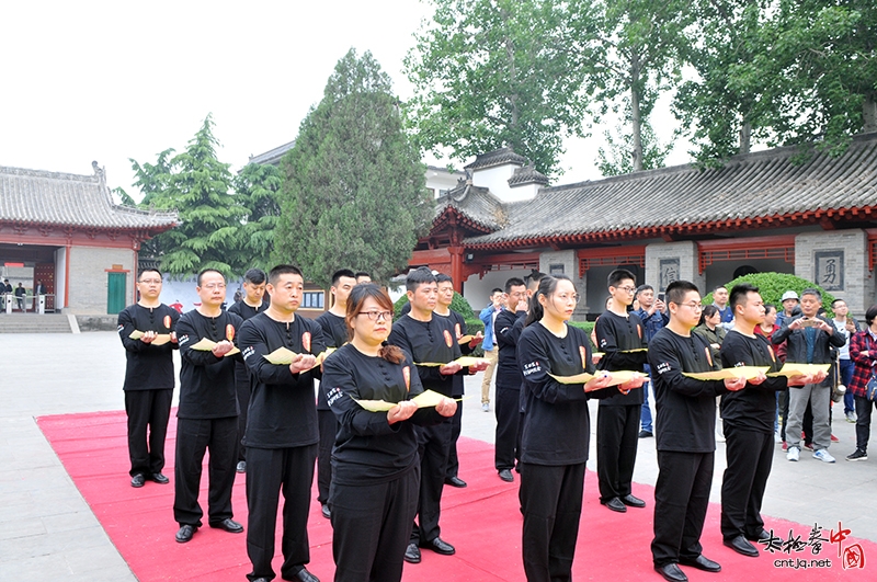 习武不辍四十载 天道酬勤育英才——太极名家王竟成开山收徒