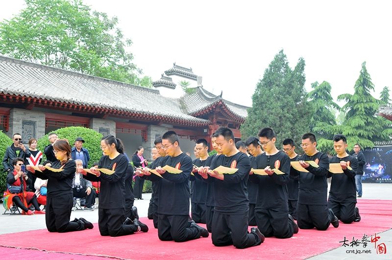 习武不辍四十载 天道酬勤育英才——太极名家王竟成开山收徒