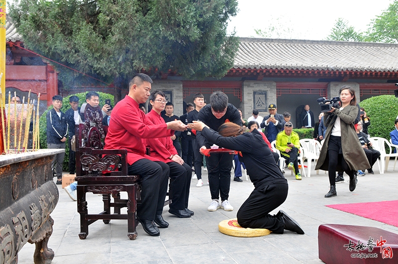 习武不辍四十载 天道酬勤育英才——太极名家王竟成开山收徒