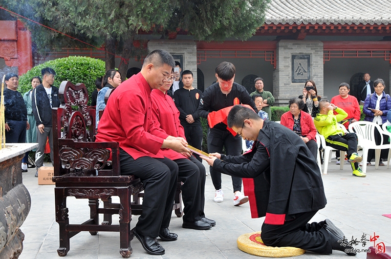 习武不辍四十载 天道酬勤育英才——太极名家王竟成开山收徒