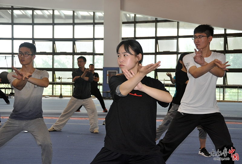 太极拳进校园，太极名家张保忠应邀走进高校传播讲授太极拳