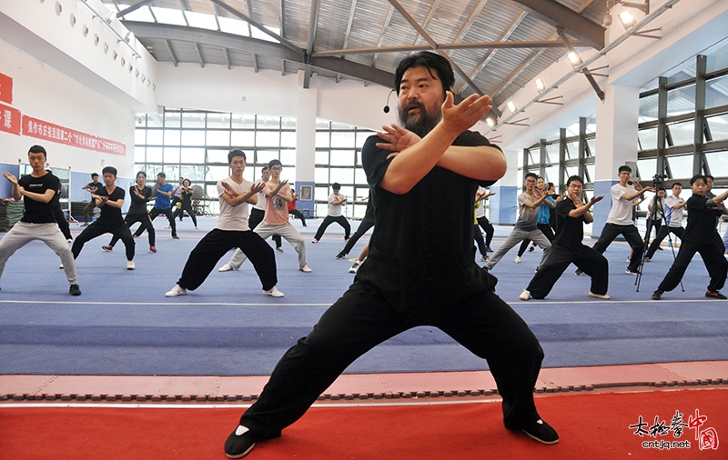 太极拳进校园，太极名家张保忠应邀走进高校传播讲授太极拳