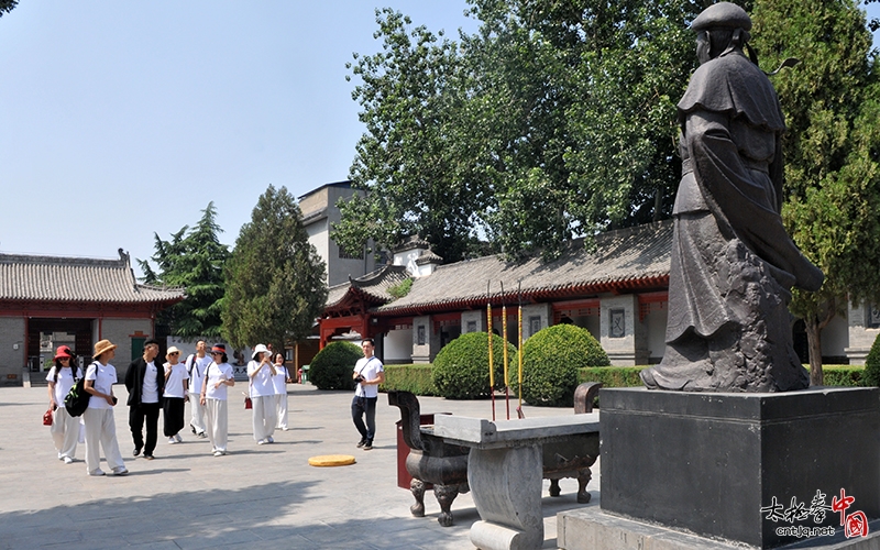 上海陈太极拳馆一行十余人走进陈家沟，感受太极拳发源地的魅力