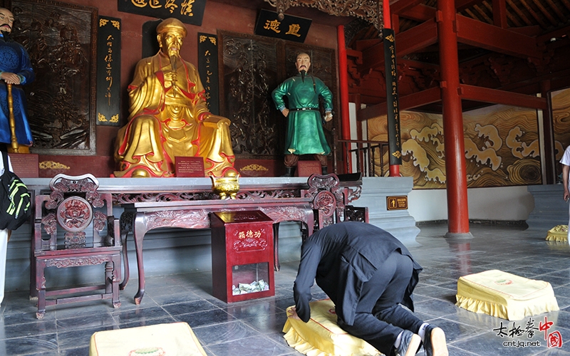 上海陈太极拳馆一行十余人走进陈家沟，感受太极拳发源地的魅力