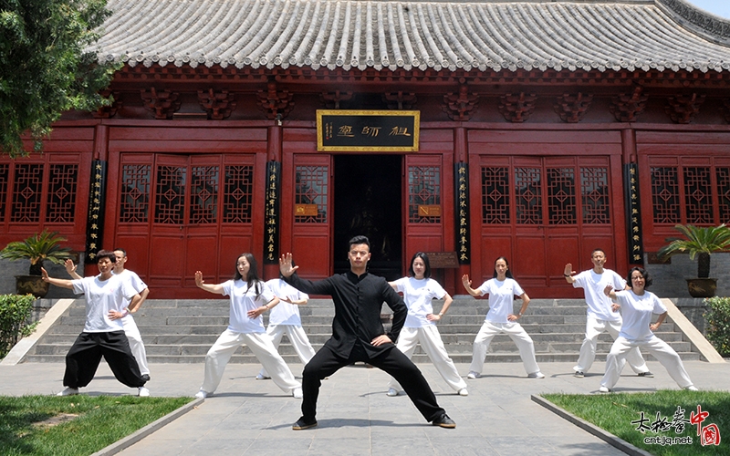 上海陈太极拳馆一行十余人走进陈家沟，感受太极拳发源地的魅力