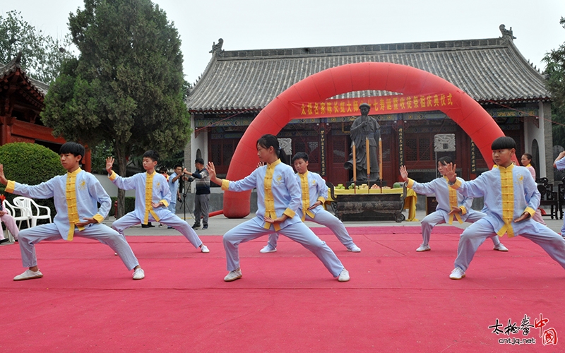 太极名家陈长虹老师六十七寿诞暨祭祖收徒仪式隆重举行