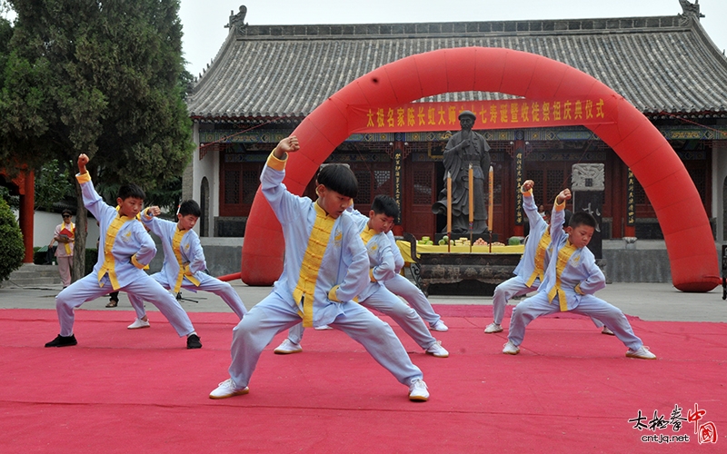 太极名家陈长虹老师六十七寿诞暨祭祖收徒仪式隆重举行