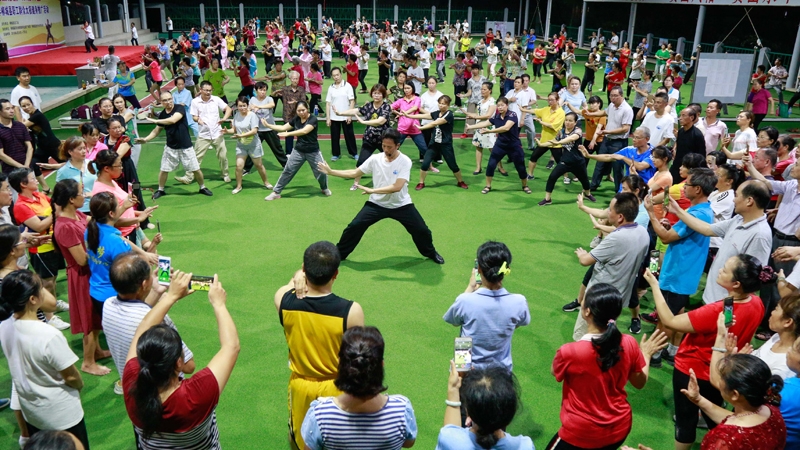 太极名家韩建民受邀为柳城县职工群众进行太极拳培训
