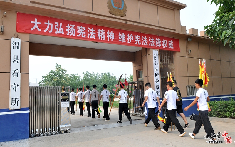 太极拳进部队——陈三虎太极文武学校组织学员走进温县武警中队进行交流、访问