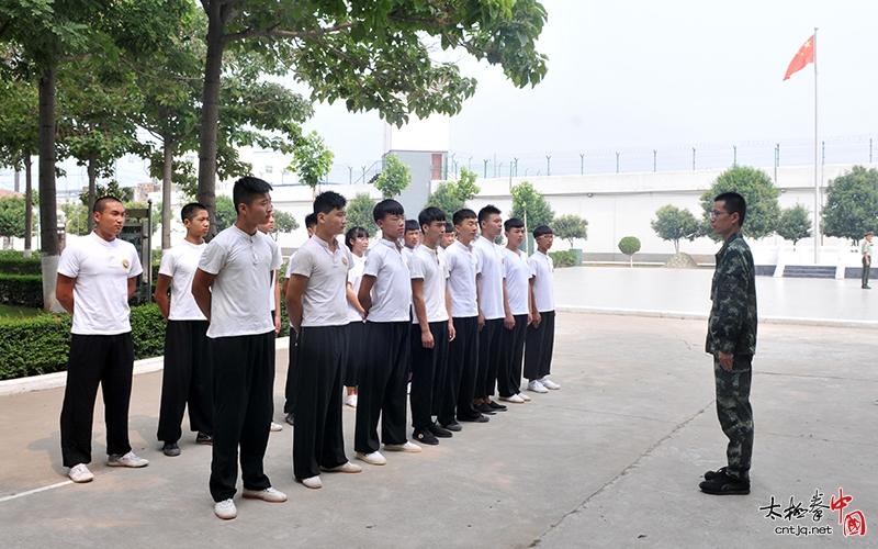 太极拳进部队——陈三虎太极文武学校组织学员走进温县武警中队进行交流、访问