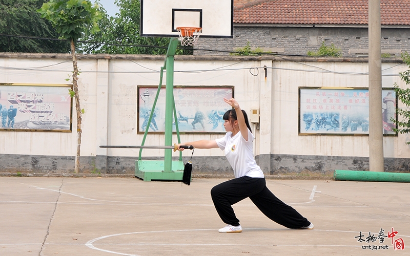 太极拳进部队——陈三虎太极文武学校组织学员走进温县武警中队进行交流、访问