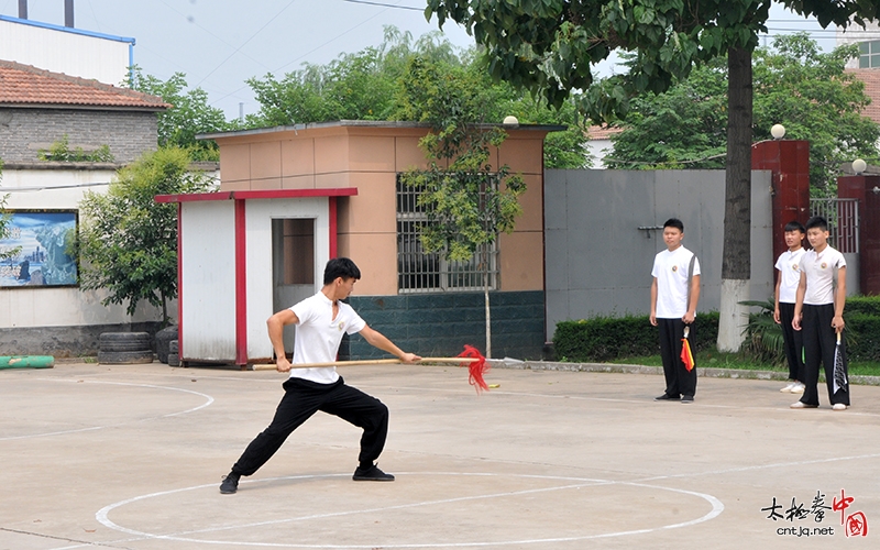 太极拳进部队——陈三虎太极文武学校组织学员走进温县武警中队进行交流、访问