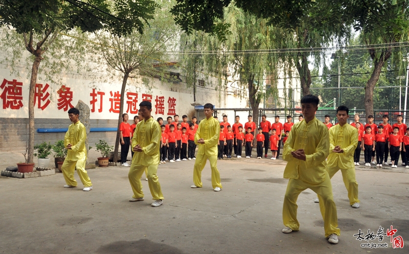 德国太极拳爱好者一行到访辛强太极拳学校参观交流