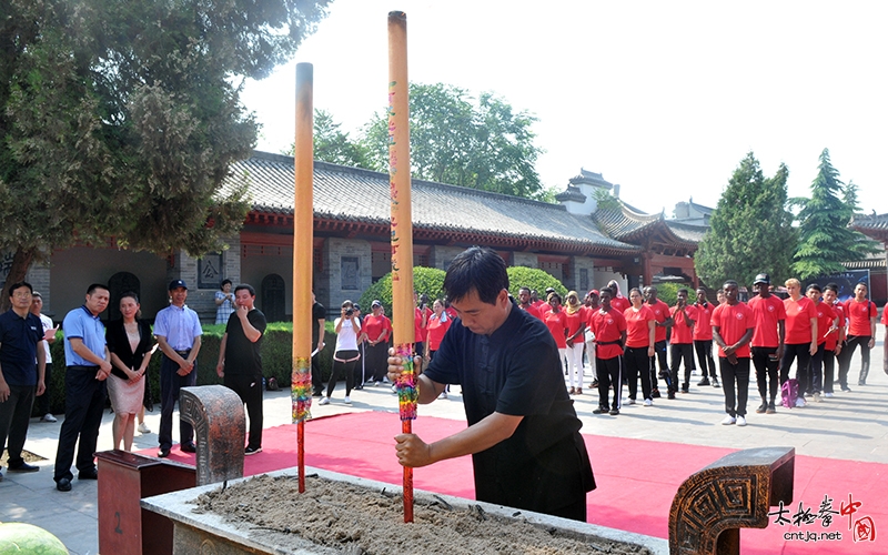 河南工业大学援外太极拳培训班陈家沟祭祖暨开班仪式隆重举行