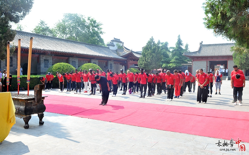 河南工业大学援外太极拳培训班陈家沟祭祖暨开班仪式隆重举行