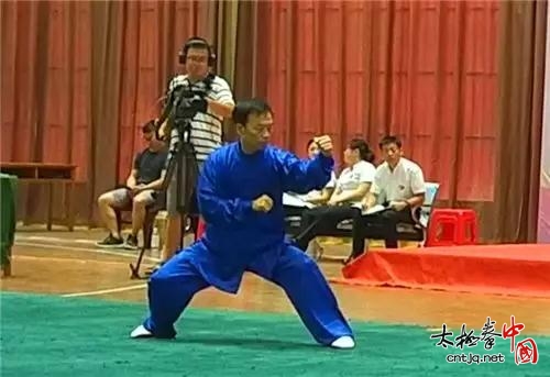 苏红军在河南省第十三届运动会太极拳比赛中 取得拳剑一等奖