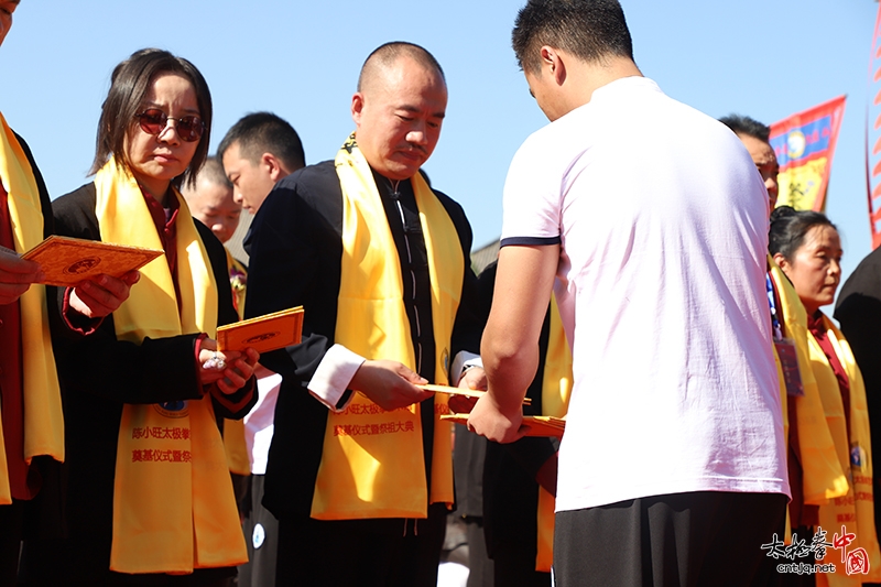 建国六十九载，太极百年相传——国际太极拳大师陈小旺祭祖收徒仪式隆重举行