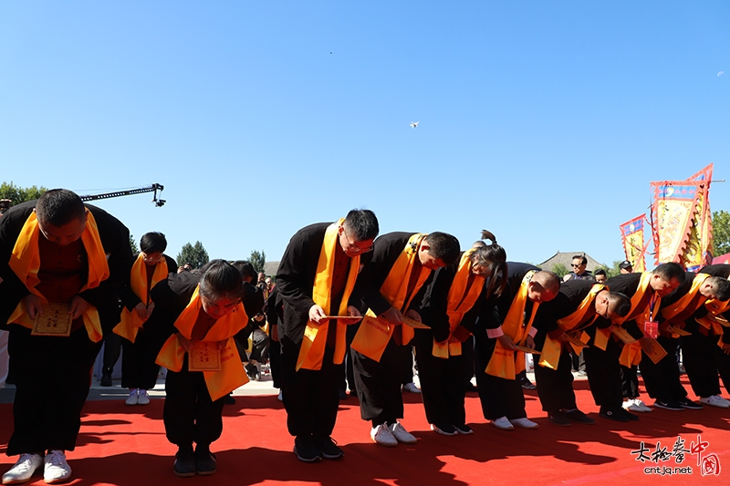 建国六十九载，太极百年相传——国际太极拳大师陈小旺祭祖收徒仪式隆重举行