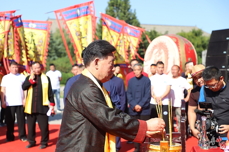 建国六十九载，太极百年相传——国际太极拳大师陈小旺祭祖收徒仪式隆重举行