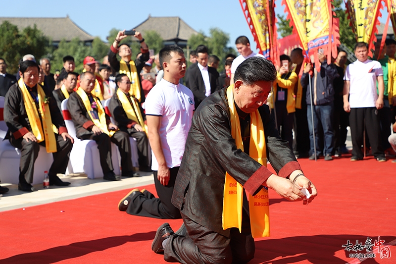 建国六十九载，太极百年相传——国际太极拳大师陈小旺祭祖收徒仪式隆重举行