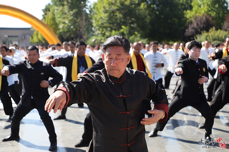 建国六十九载，太极百年相传——国际太极拳大师陈小旺祭祖收徒仪式隆重举行