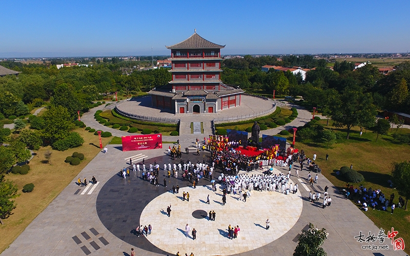 建国六十九载，太极百年相传——国际太极拳大师陈小旺祭祖收徒仪式隆重举行