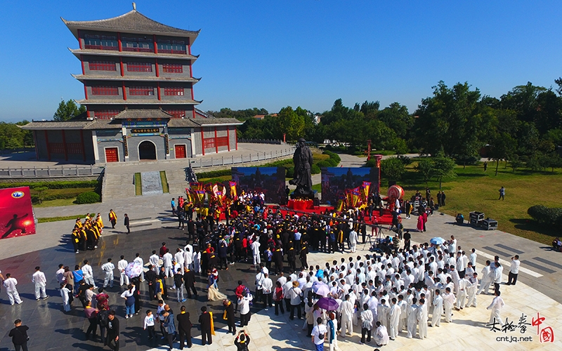 建国六十九载，太极百年相传——国际太极拳大师陈小旺祭祖收徒仪式隆重举行