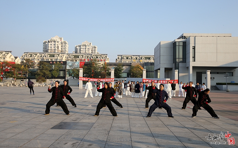 太极名家张福旺应邀赴辽宁盘锦传拳授艺