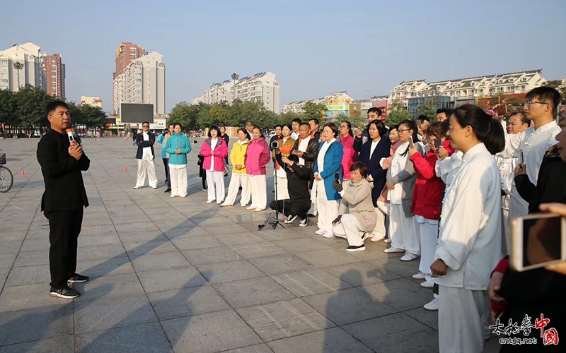 太极名家张福旺应邀赴辽宁盘锦传拳授艺