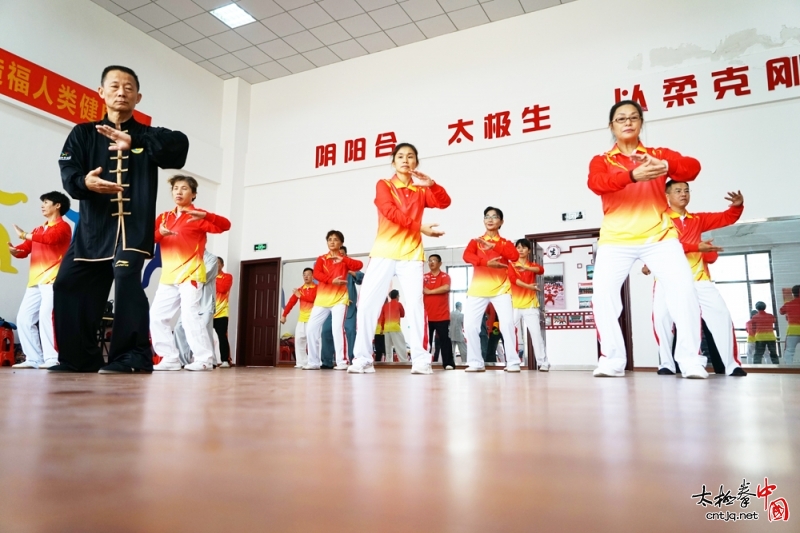 抚州市举办首届太极拳裁判员教练员八法五步培训班