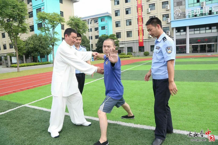 张福旺太极拳馆鄂州分馆张恋民教练受邀到狮子山强制隔离戒毒所授拳