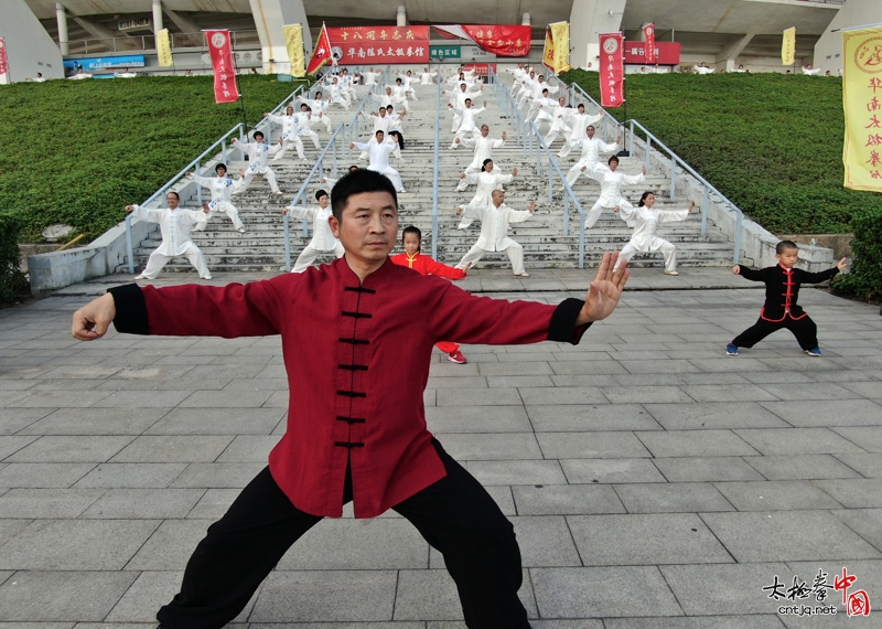 陈氏太极华南拳馆举行18周年庆祝仪式，多名市直机关领导到场祝贺