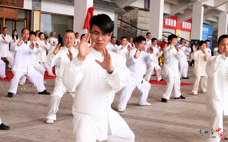 义乌市武术协会陈式太极拳分会暨义乌市武术协会太极拳训练基地成立揭牌仪式隆重举行