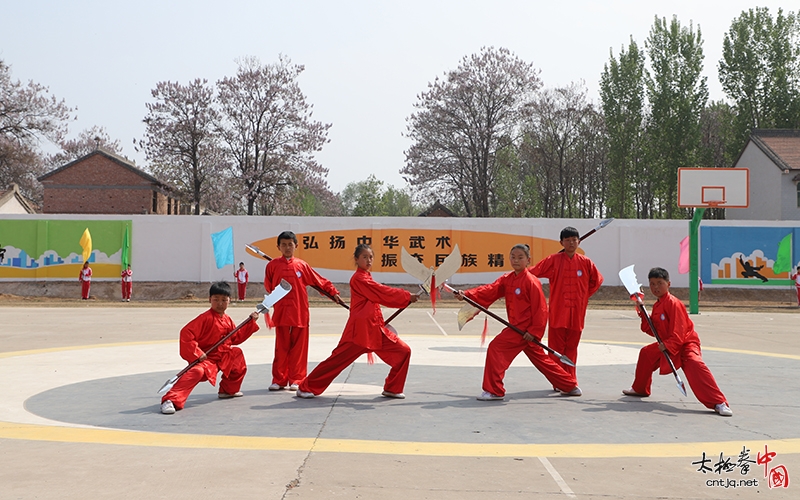 河南省武术特色学校验收专家组莅临温县祥云镇村小学、温县赵堡镇小学验收武术特色学校开展情况