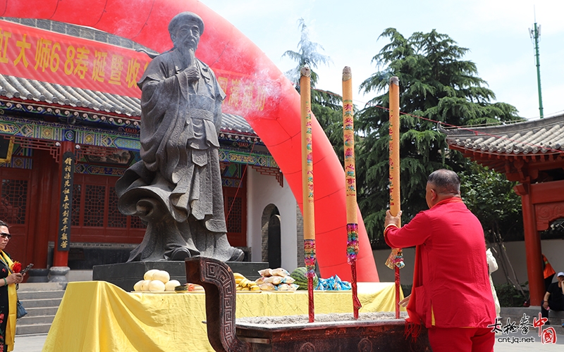 太极拳名家陈长虹六十八岁寿诞及祭祖收徒庆典仪式于陈家沟举行