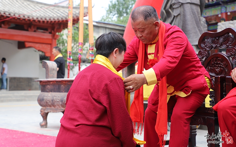 太极拳名家陈长虹六十八岁寿诞及祭祖收徒庆典仪式于陈家沟举行