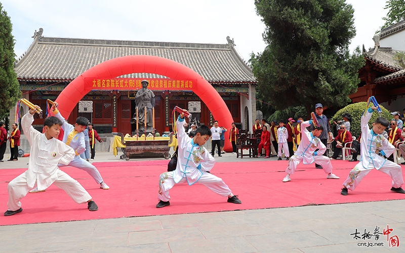 太极拳名家陈长虹六十八岁寿诞及祭祖收徒庆典仪式于陈家沟举行