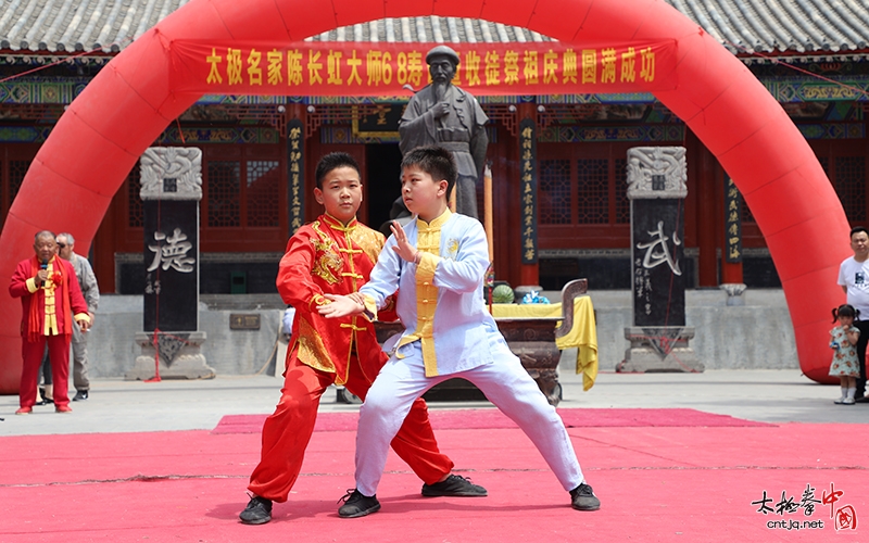 太极拳名家陈长虹六十八岁寿诞及祭祖收徒庆典仪式于陈家沟举行