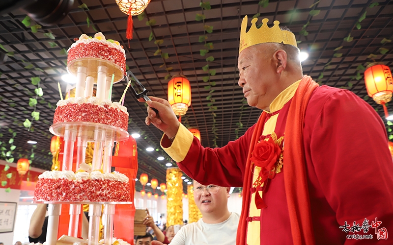 太极拳名家陈长虹六十八岁寿诞及祭祖收徒庆典仪式于陈家沟举行