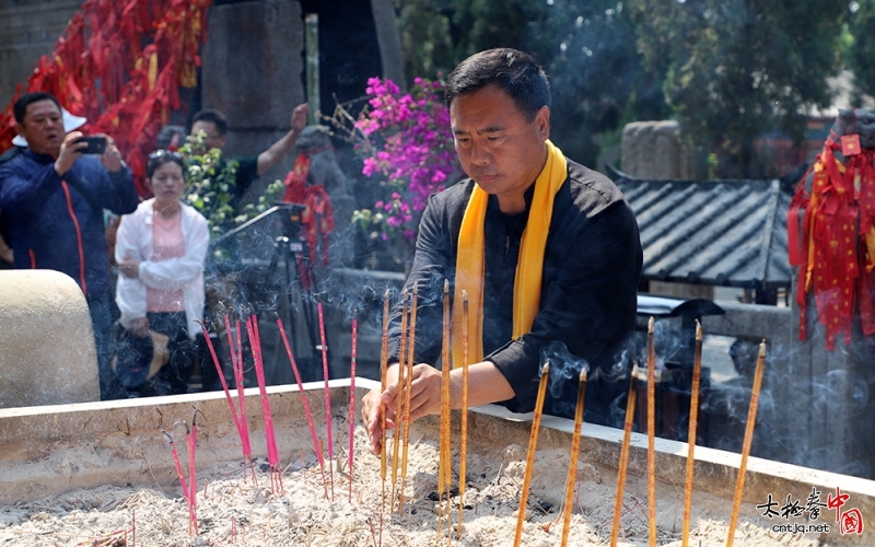 李学武：太极拳邂逅牡丹瓷 小融合彰显大情怀