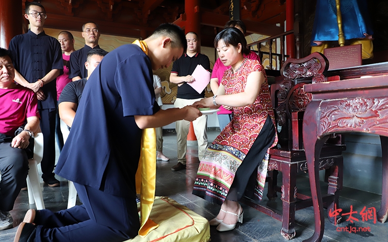 三生有幸遇良师，今朝一拜终圆梦——太极拳优秀传人王雨收徒仪式隆重举行