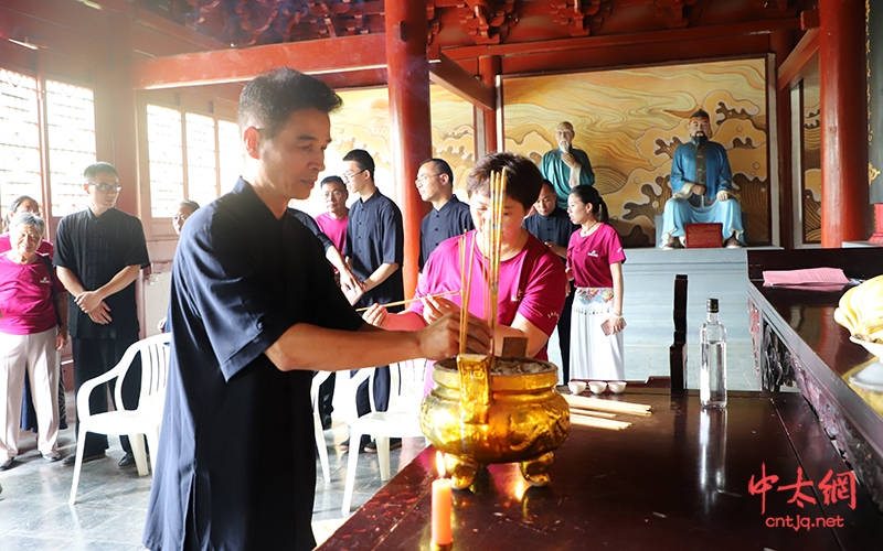 三生有幸遇良师，今朝一拜终圆梦——太极拳优秀传人王雨收徒仪式隆重举行