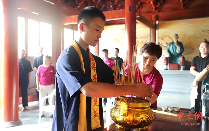 三生有幸遇良师，今朝一拜终圆梦——太极拳优秀传人王雨收徒仪式隆重举行